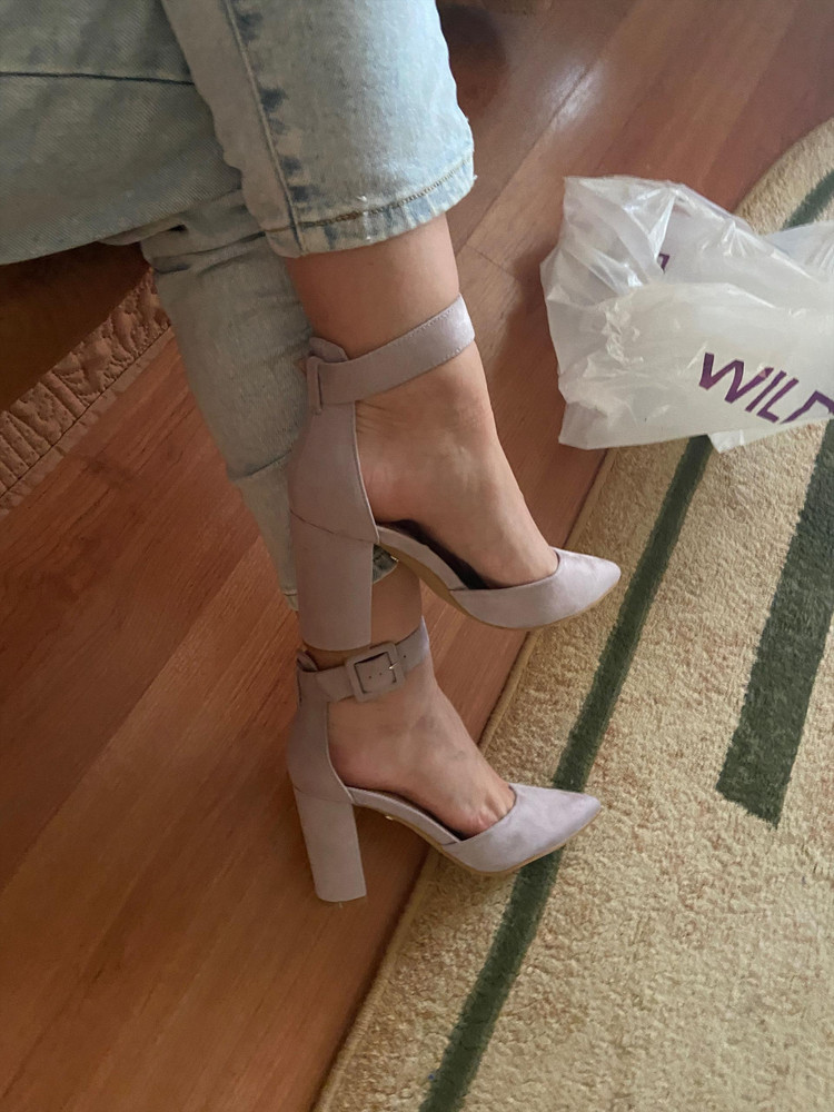 Шикарные туфли! Удобные, смотрятся очень хорошо. Упаковка без дефектов. Размеру соответствуют. Единственный минус долго доставляли 