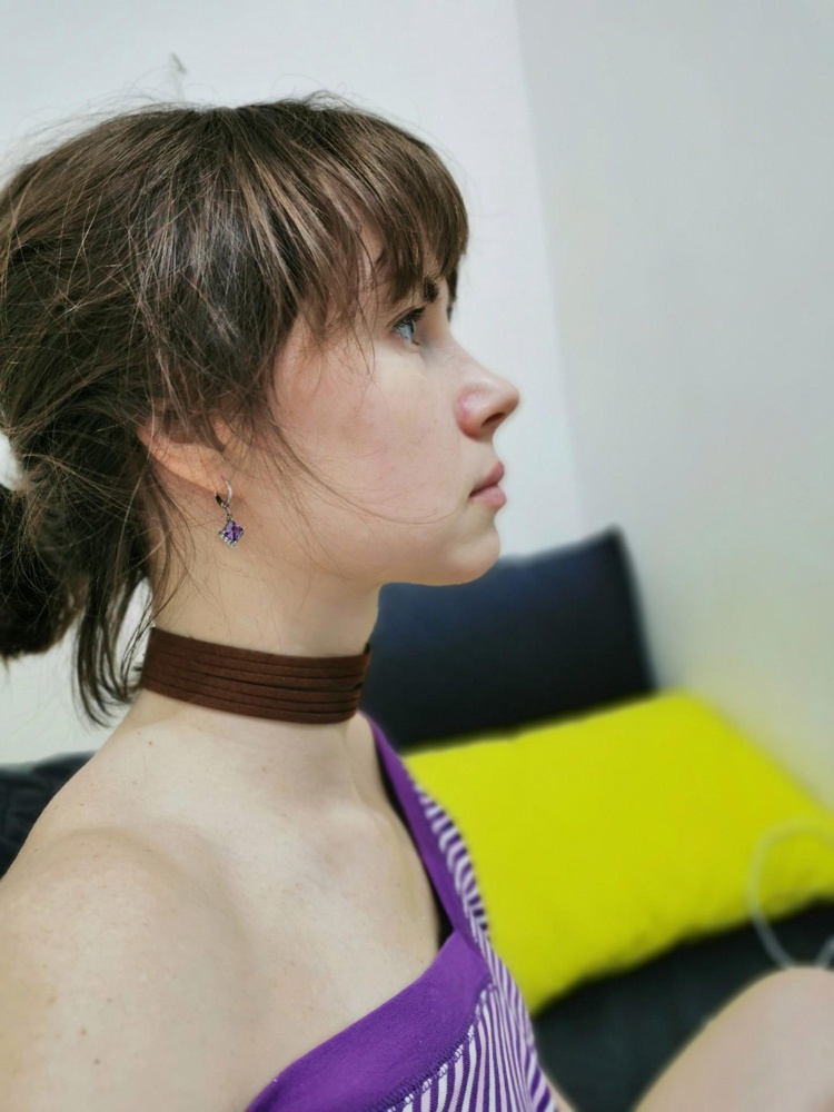 Суперский! брала за 93 рубля, за такие деньги находка! Очень понравился, крепеж замочка заделан идеально, ничего не торчит, к телу приятный, рекомендую! Спасибо за товар :)