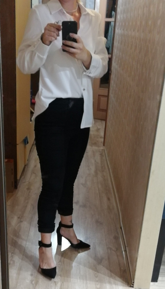 Туфли просто пушка! 🔥 🔥 🔥
Размер выбирала по сетке в соответствии с длинной стопы. Нога, кстати у меня широкая. (размер беру всегда 40-41). Все подошло.
Они ооочень удобные, несмотря на высокий каблук, и смотрятся стильно.
Упаковка приехала в целости и сохранности, каждая иуыелька с индивидуальном мешочек, плюс в коробке был мешочек для обуви и лопатка.
Благодарю продавца за прекрасную обновку и команду Wildberries за отличную работу!