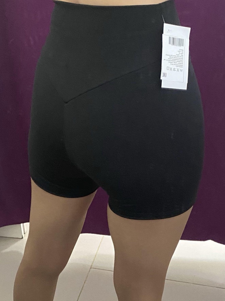 Очень хорошие велосипедки. Эластичные, достаточно плотные. Мой размер 38-40. XS подошёл идеально. Швы качественные. Вставка пояса из двойной ткани, что улучшает удобство носки. Рост 164.