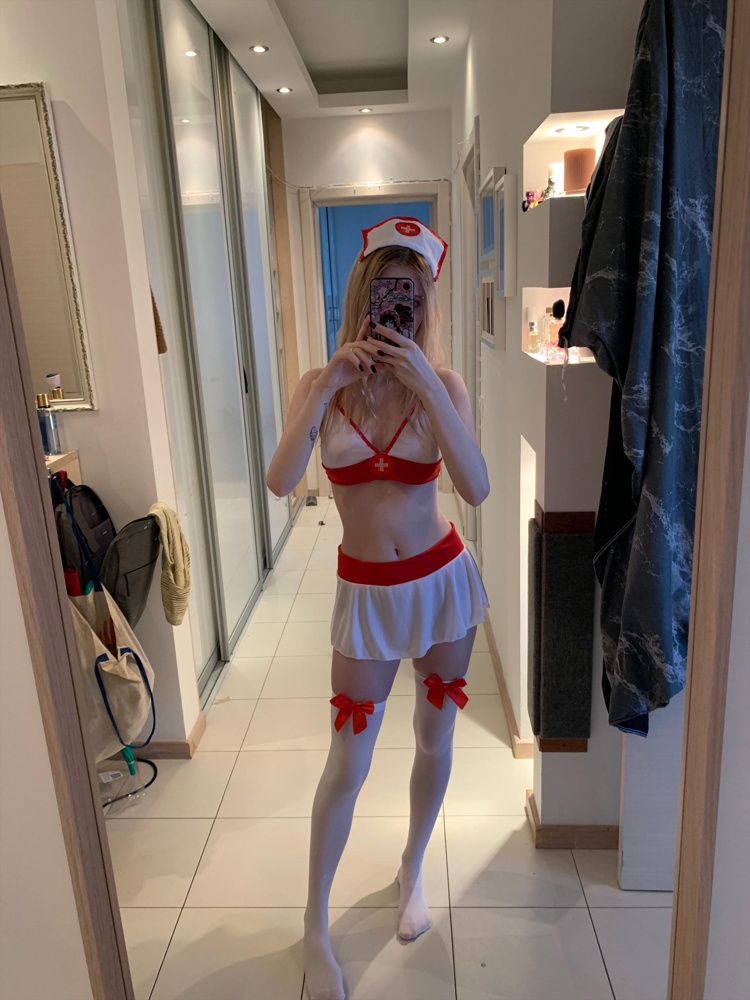 Отличный за свою цену, чулки очень приятные. Я 158 ростом, грудь 82 в обхвате. Все подошло.