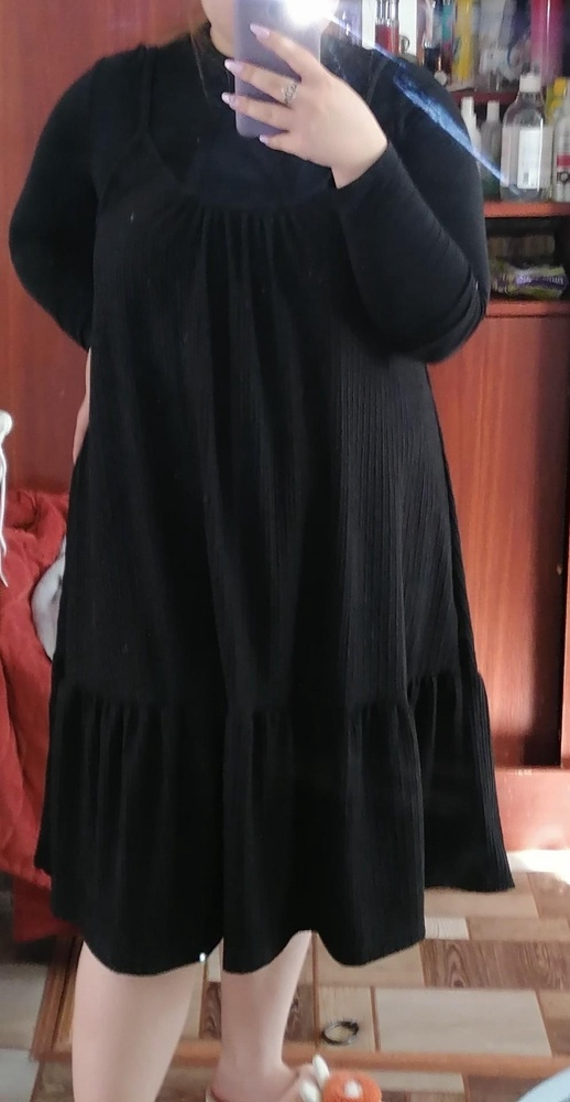 чудесное платье, с размерной сеткой есть проблемы - сильно большемерит. благодаря отзывам смогла подобрать размер. на 50 размер 46 подошёл идеально. не такое короткое как на фото, но это не критично. материал приятный на ощупь, швы ровные, нитки не торчат. рекомендую!