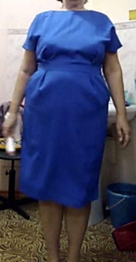 Купила платье маме, по размеру все подошло, материал хороший и немного тянется.