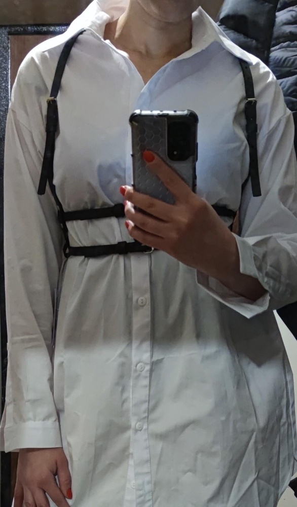 Очень понравилась. Давно хотела себе портупею, но не знала, с чем носить и куда. Определилась) Сразу же заказала и белую рубашку)