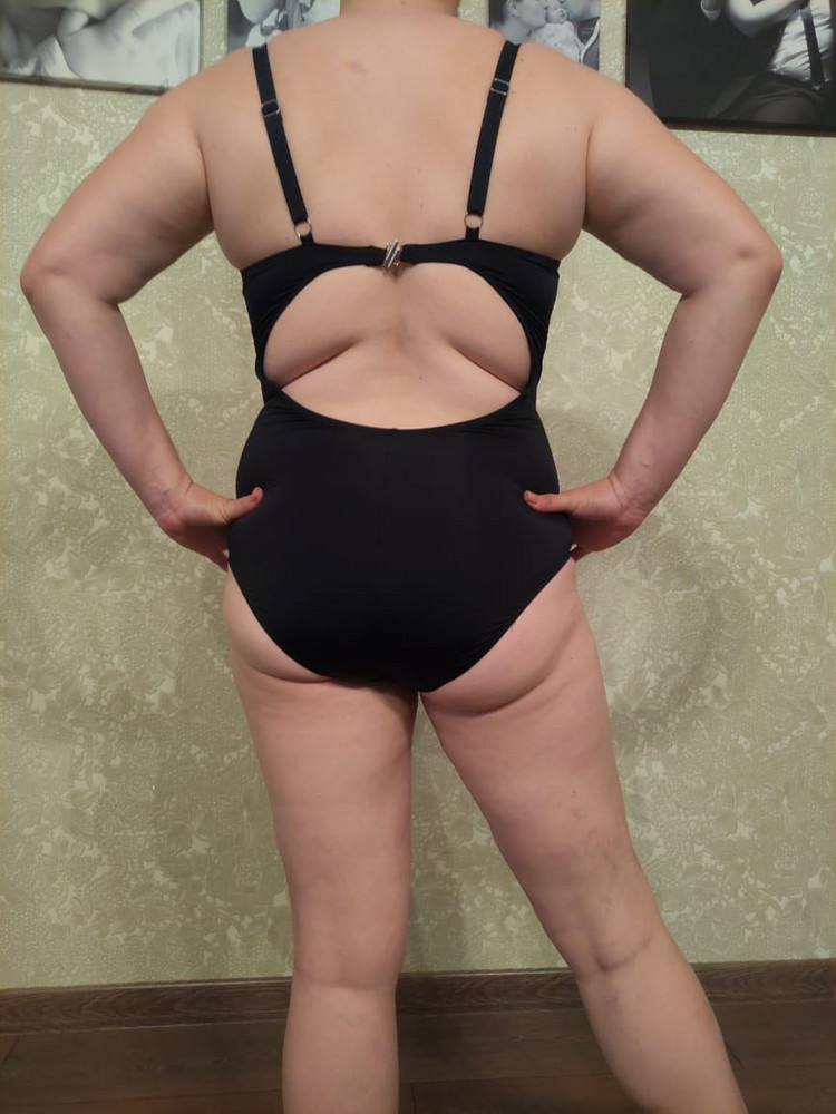 Очень удачный фасон спереди. Сзади хотелось бы закрытую спину, чтоб в этом размере телеса не свисали, ну тут уж, иди ищи. Ношу 52-54. Взяла 54. Живот закрывает отлично