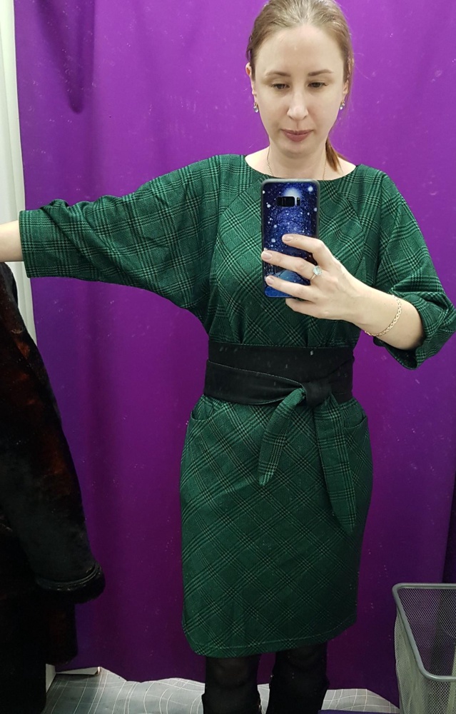 Платье отличное, заказывала 46, пришло в размер. Ткань очень прияная на ощупь