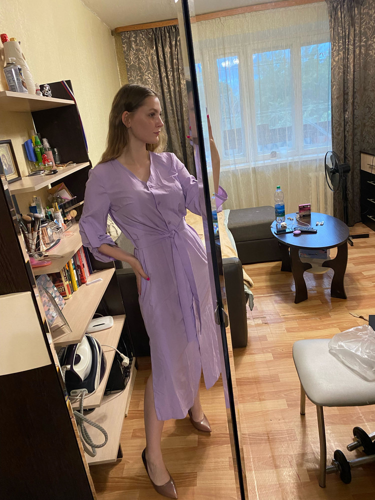 Платье хорошее, ткань приятная и тянется, так что можно было и на размер меньше взять.