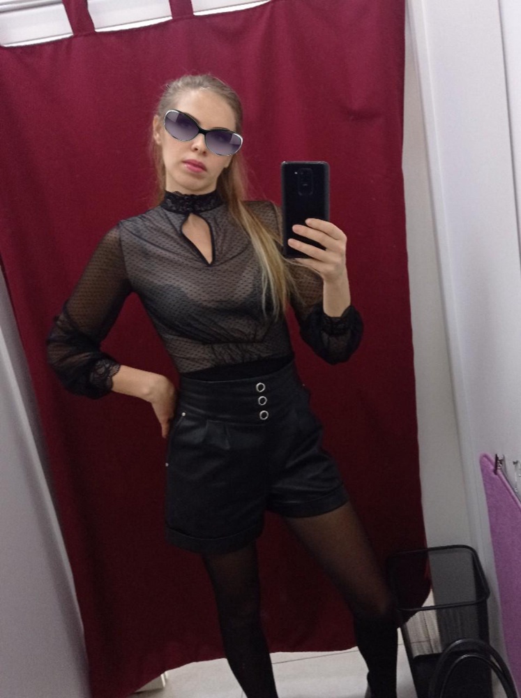 Качество так себе, максимальная стоимость этого боди -1000р. Застежка крючки для меня не удобно. Обратите внимание на фото, странно смотрится вырез между грудью и шеей, возможно если у Вас грудь 4 го размера, то топорщится не будет, но у меня грудь 2 размера. Конечно отказ