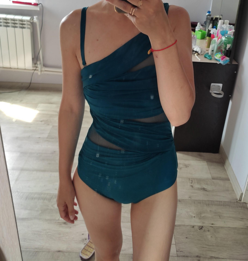 Заказала 4 купальника.этот единственный который подошёл и по длине и по размеру. На рост 170 нигде не тянет.сел просто идеально. На мой 42-44 я заказала размер 40.