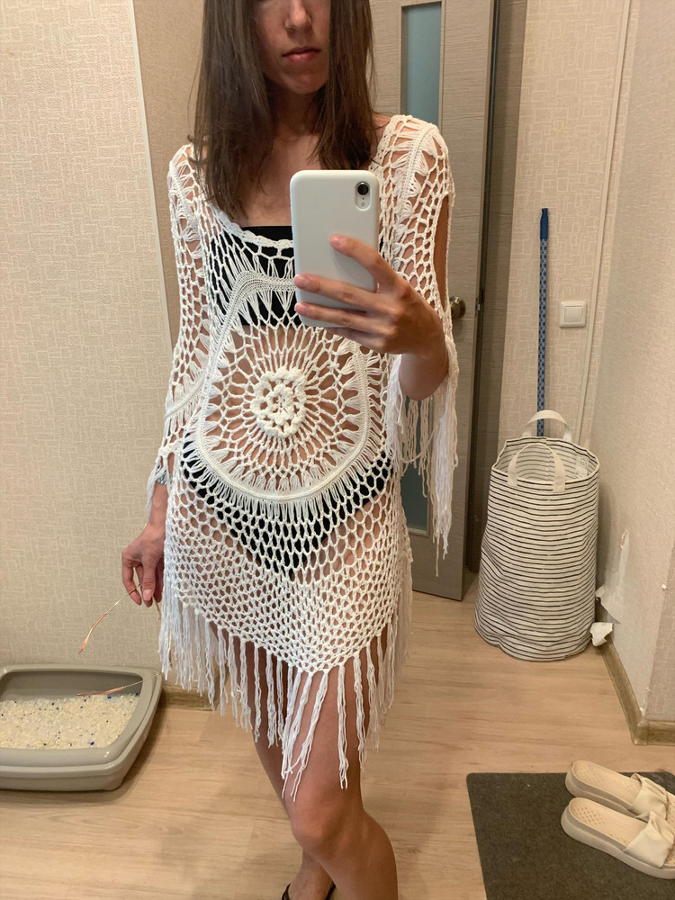 Неплохая, качество хорошее, нитки не торчат, снимаю звезду за запах, очень сильно пахнет химией какой-то, но после стирки думаю все будет ок, забрала! Горловина широкая, но не критично! 