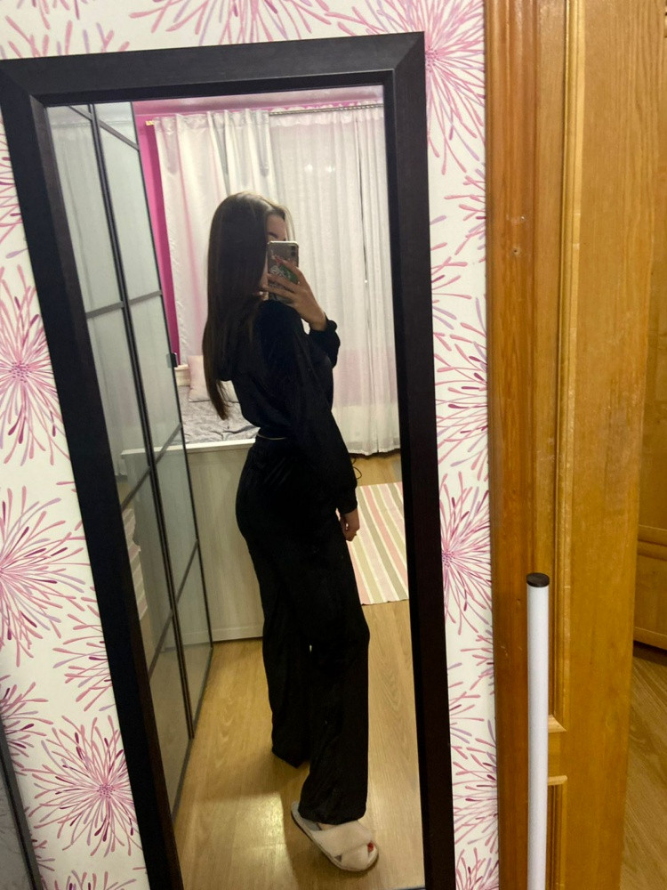 Очень хороший костюм. Мягкий,сшит качественно. После стирки цвет не потерял , советую!)