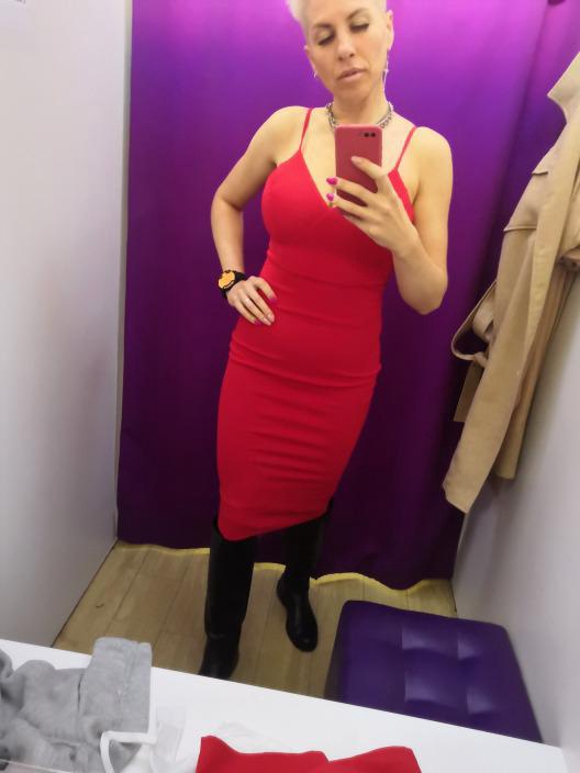 Платье, огонь! Плотная ткань, село очень хорошо. Цват как на картинке! 