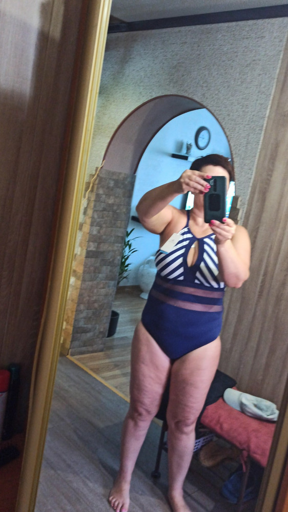 Очень шикарный купальник !!! Если честно - заказала просто так посмотреть . Совершенно не ожидала , что так хорошо сядет. Лишнее на талии срывает , грудь ( не маленькая) хорошо легла . Смотрится очень красиво ! Спасибо!:)))