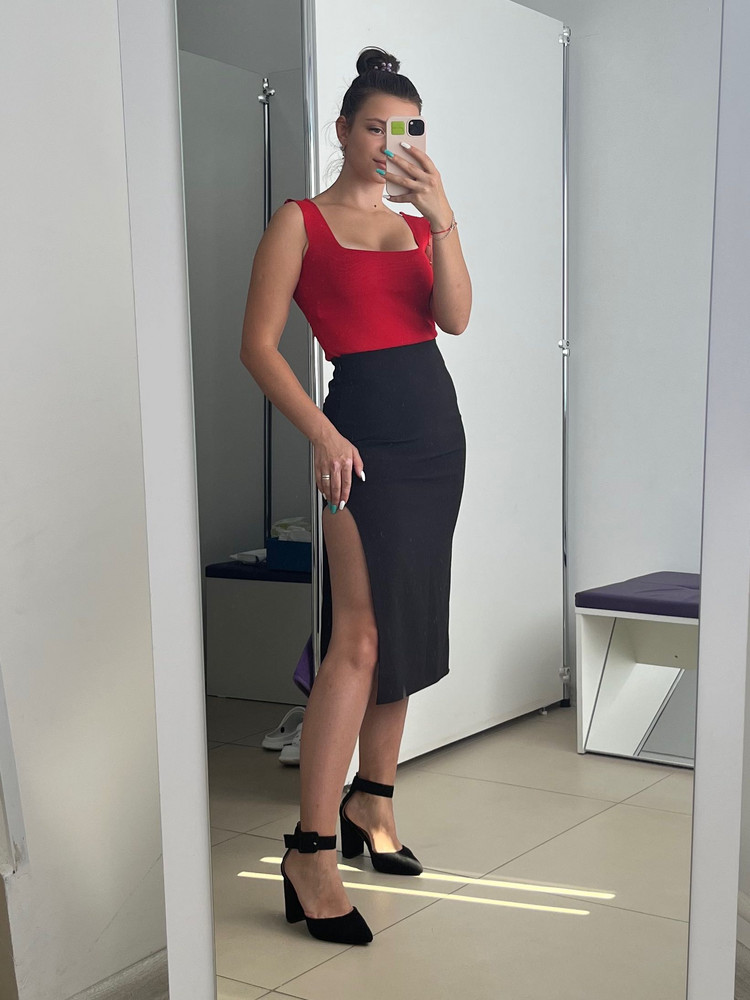 Размер совпадает с заявленным,потертостей нет, удобные при ходьбе 😇