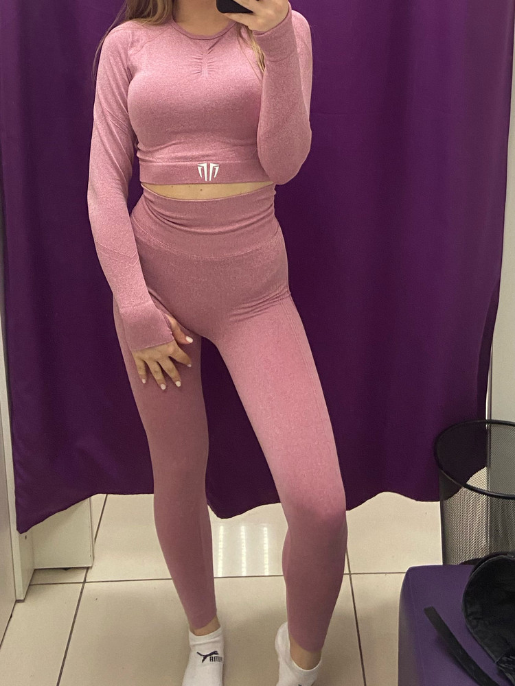 Костюм хороший ,но плоховато тянется.