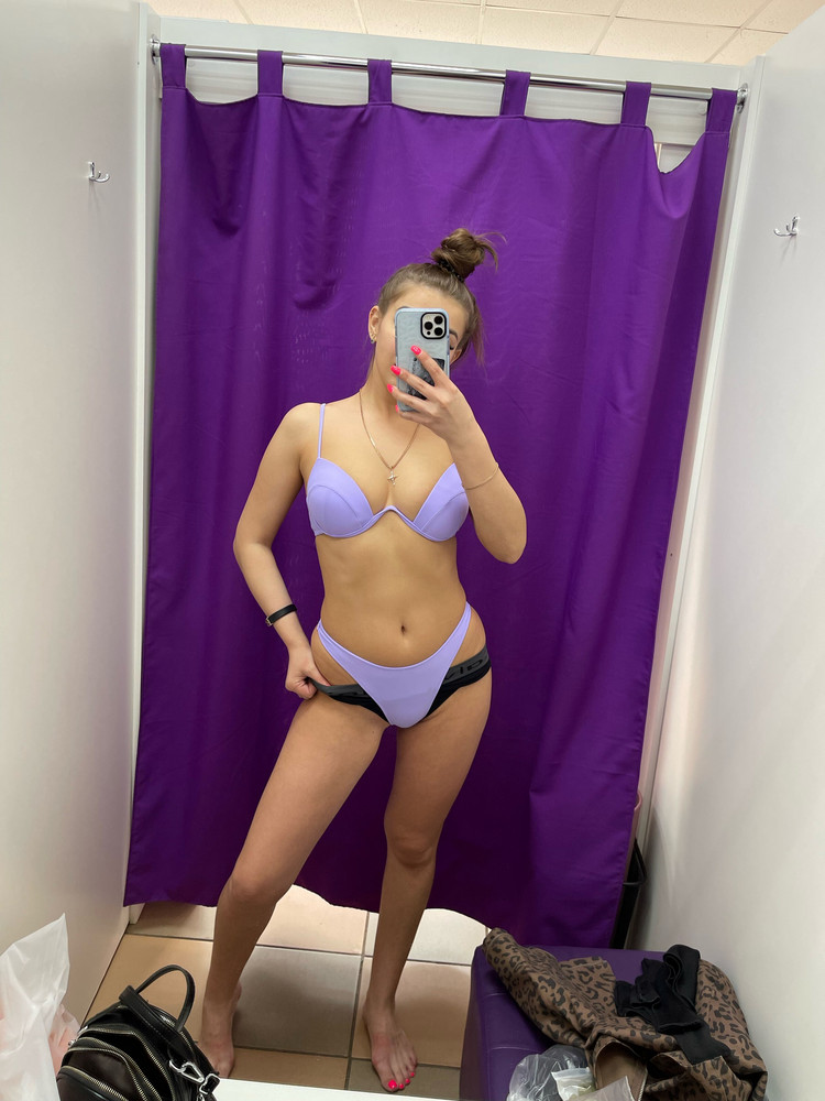 Купальник понравился , боялась что не подойдёт по размеру , но все прекрасно ) качественный и довольно таки яркий ) 