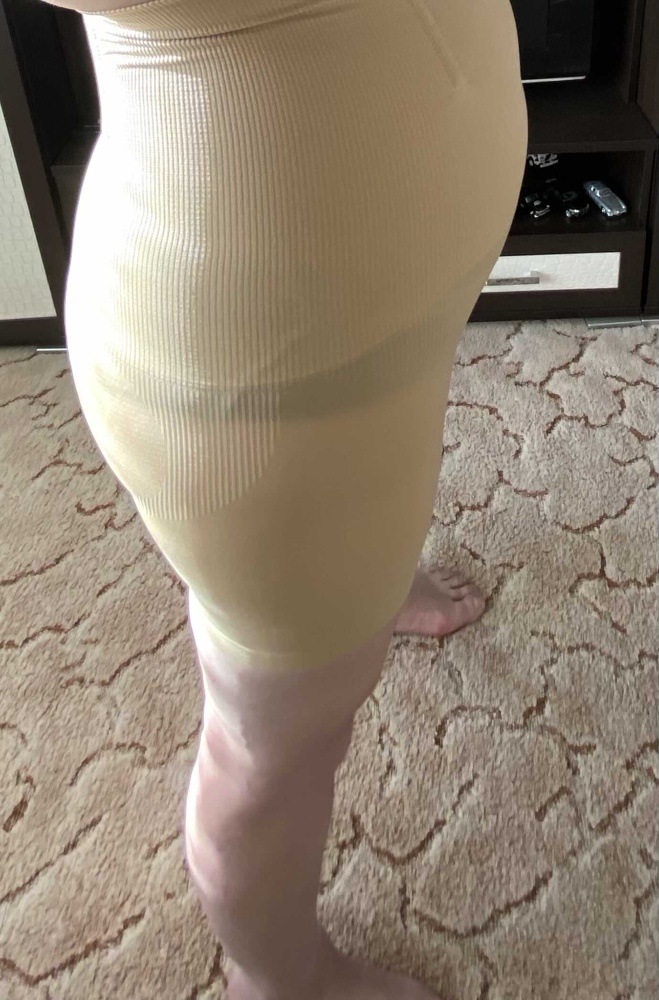 Доставили быстро, хорошо упаковано. На размер бёдер 54, взяла 52-54. Натянула легко, утяжка есть, но не сильная, думаю, если б сильнее, то было бы тяжело долго носить. А так в самый раз . Для коррекции фигуры нормально, ещё бы похудеть помогло! Ну посмотрим, может и получится.  Качество хорошее, высота-прямо под грудь, не сворачиваются, рекомендую. Покупала за 1129 рублей.