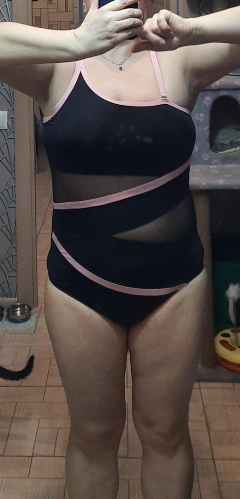 Отличный купальник. У меня 50-52 р. Рост 164. Судите сами. На мой взгляд он прекрасен😀. На купальнике маркировка 3xL./для информации/. Спасибо большое.