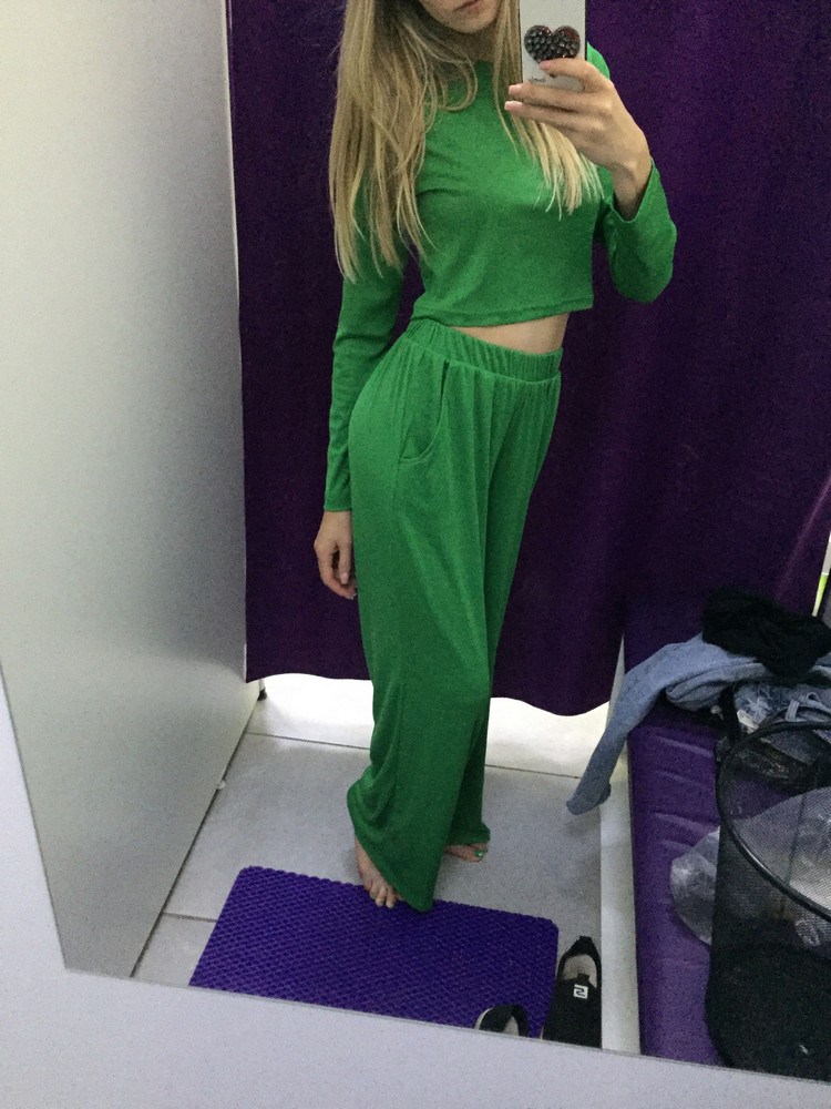 клевый) хоть мне и немного большой, все равно оставила, очень в нем комфортно ❤️