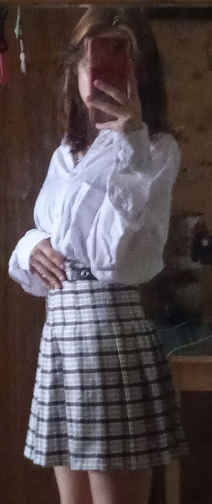 Очень хорошая и качественная юбка, очень понравилась, подошла по размеру, ремень тоже очень хороший, заказом довольна