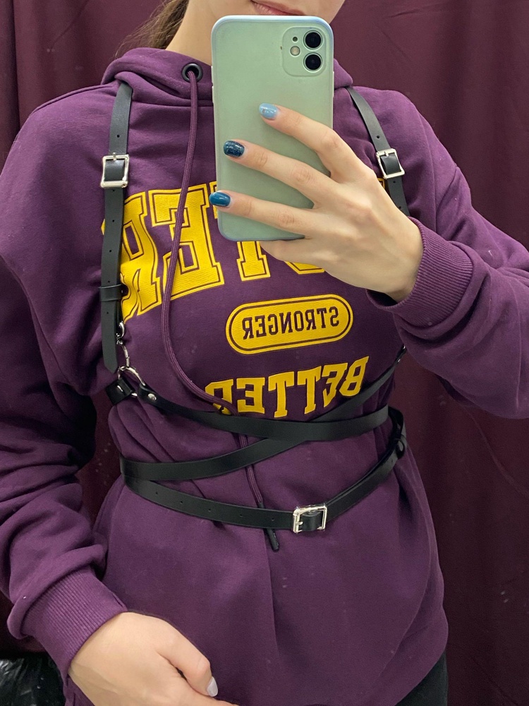 Покупала в подарок, в принципе довольна. Модель интересная. Доставка быстрая, упаковано все хорошо, пакет непрозрачный. 