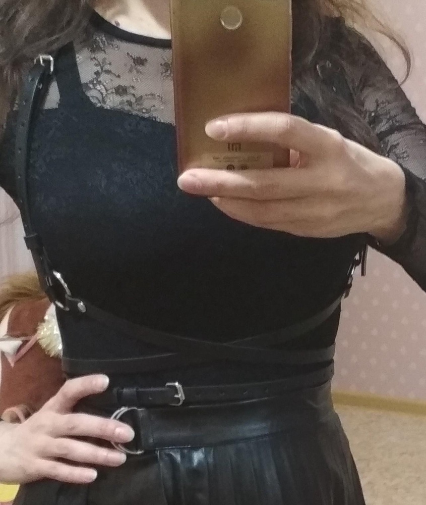 Классная штука, сексуально. Вот только не знаю куда в ней)особо сейчас пойти не куда, на работу боюсь не поймут. Но однозначно крутая)