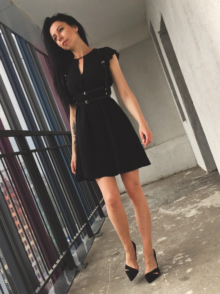 Очень крутая вещь 👍 Интересно смотрится на футболке , майке , рубашке , платье 😍