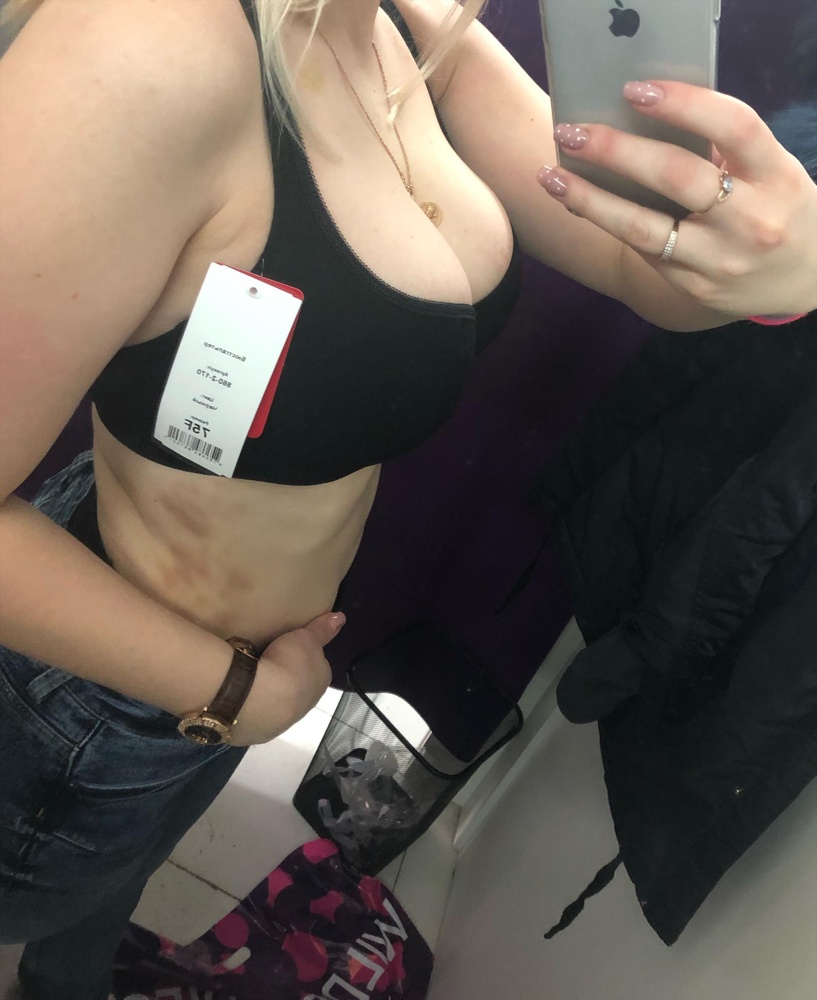 Отличный бюстгальтер, пока первые дни носки, большую грудь держит замечательно, сверху не выпадывает. Форма удобная, нигде не трёт. Самое главное что грудь прочно зафиксирована, с моим размером это бывает проблемой , теперь главное чтобы сильно не растянулся. 