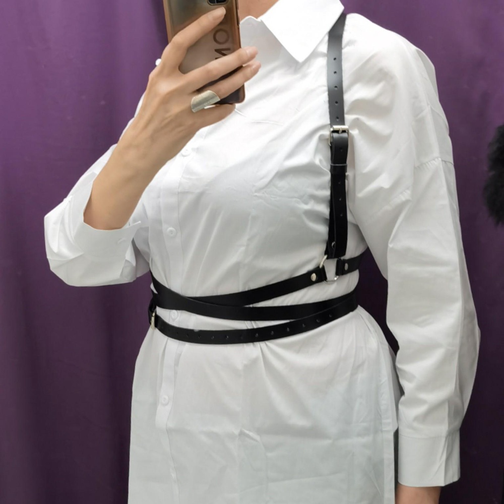 Портупею огонь👌спасибо производителю. Кожа натуральная, да, сыпется чуточку, но думаю если пройтись жёсткой губкой как пишут в рекомендациях, все норм будет!