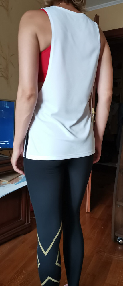 Мне как раз такая модель и нужна была, жаль нет покороче.... Размер соответствует, мне понравилась. Лёгкая, как раз для активных занятий спортом.