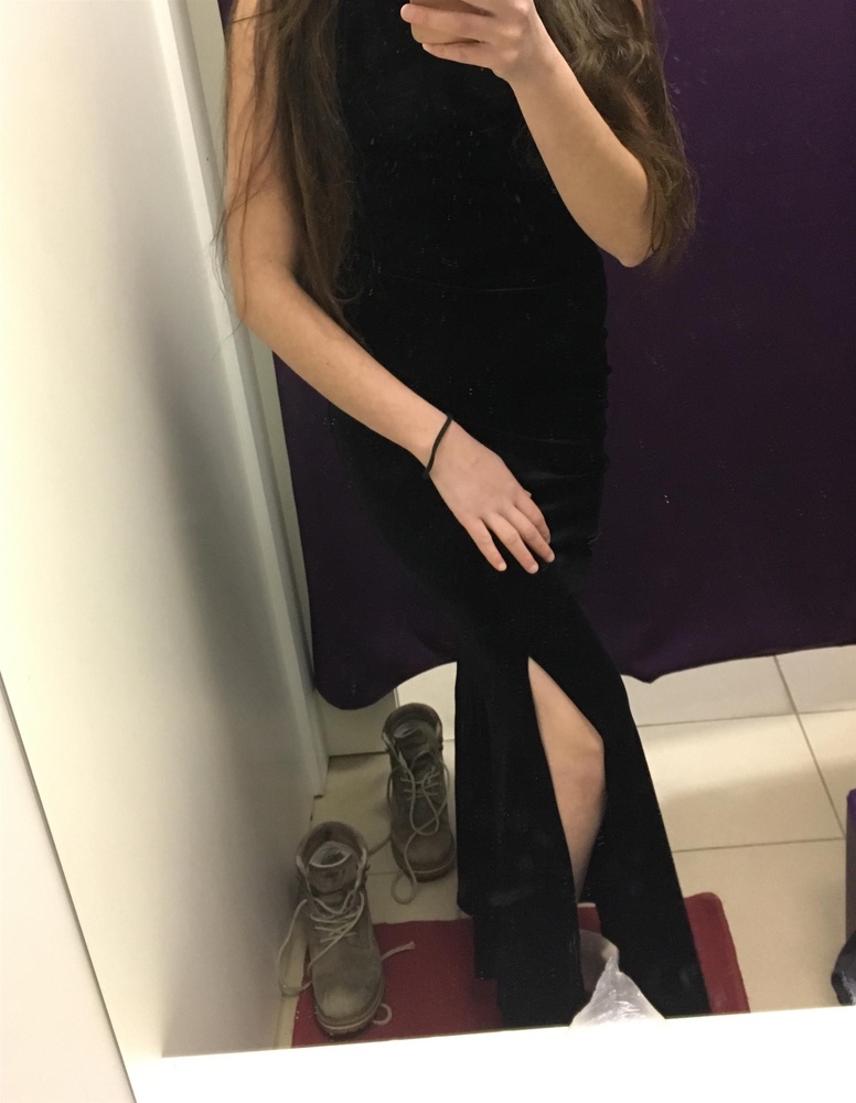 В целом и мне понравилось платье,но на мой рост длинновато , и разрез чтоб был как у девушки с картинки , а не по колено только 