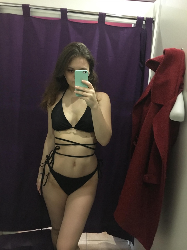 Купальник классный, тем более за свои деньги. Правда размер странный 42-48, но мне на 44 немного большеват, буду подшивать. А смотрится огонь, ничего не скажешь) 