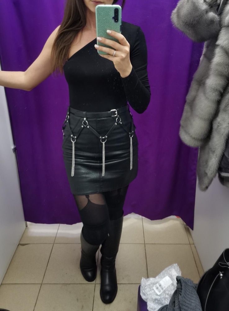 Размер s-m для от 64 идеально подходит. Ремень достойный, очень интересно смотрится. Не сильно похож на натур.кожу,но брать однозначно стоит.