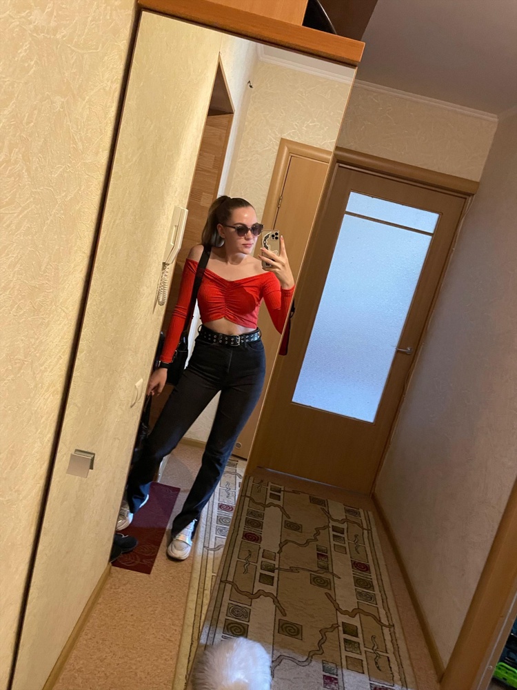 Топ хороший,только цена какая-то у него завышенная,цена этого топа максимум 500 рублей