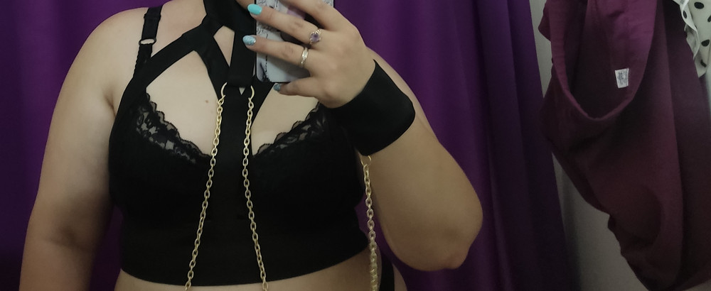 Всё шикарно! Приехал товар в срок! Всё упаковано в мешочек и инкогнито! Застёжки налипучка,трусы такие точно,как на фото. Тянется и облегает всё эффектно!!! Берите и не пожалеете! Не ожидала,что так круто будет смотреться на фигуре😍🍒