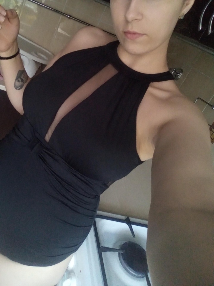 Хороший купальник, выглядит дорого. Только немного топорщица в области подмышек, но не критично