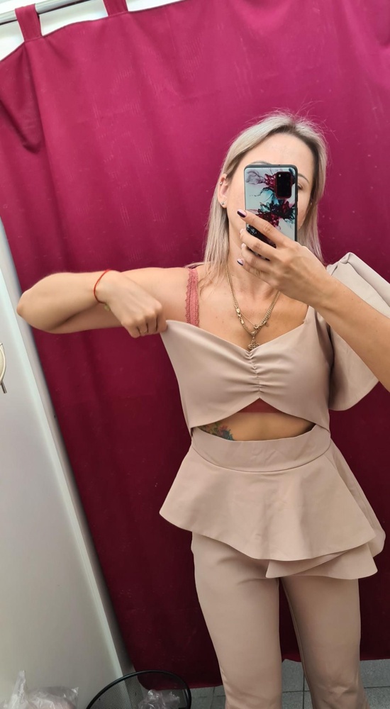 Учасный, размер L заказала, сама ношу 44-46,штаны прям прям, с дыркой, верх просто огромный