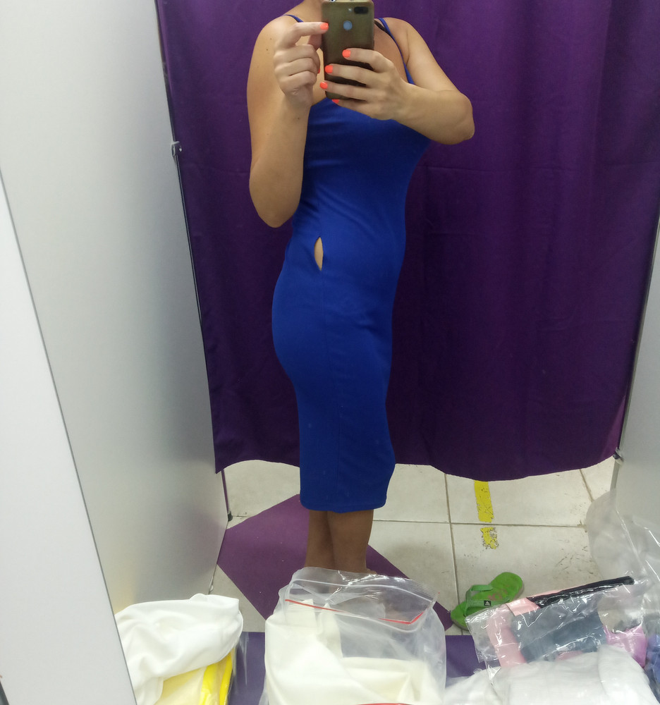 Не повезло, брала белое, еле напялила и оно все просвечивает сильно, а синее село хорошо, но огромная дыра на бедре. Синее понравилось, обидно что с дыркой