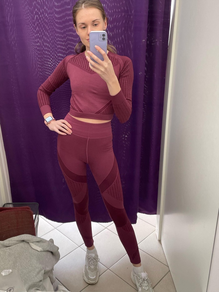 Костюм отличный, только немного узковат в подмышках 