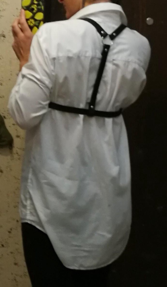 Портупея очень понравилась, кожа плотная. Взяла рр 48-50, так как другого не было. На мои параметры 88*70*96 застегивается с запасом. Можно отдельно использовать как ремешок.