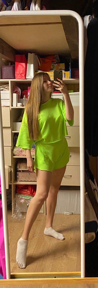 OMG! Костюм просто пушка! Сидит идеально, цвет как на фото, сочный и яркий! Эффектно спадает на плечо, стройнит 😉 и такой приятный на ощупь! Жду лета😁 на размер 42-44 подошёл S отлично!