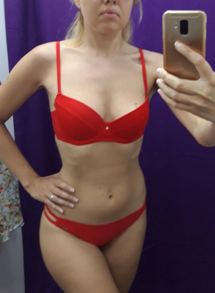 Мне модель понравилась, удобно села, хорошо держит форму, нет толстых вставок внутри, можно откинуть бретельки и загорать без них. В комплекте с плавками вообще отлично. Мои параметры 88-68-98-173, чашка 75/80В. За 500 рублей самое то, даже качество смотреть не стала. Потом ещё взяла и маме!