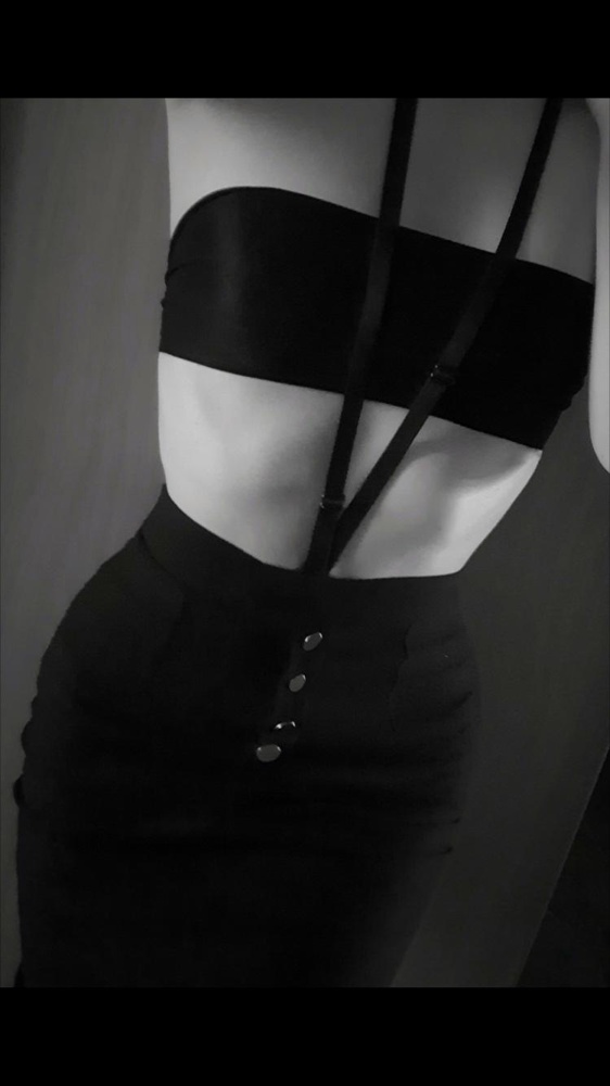 Отличная вещь, брала для фотосессии, понравилось как сидит. Не пошло как кожаные, очень стильно. Отправили быстро, упаковано аккуратно, продавца рекомендую.