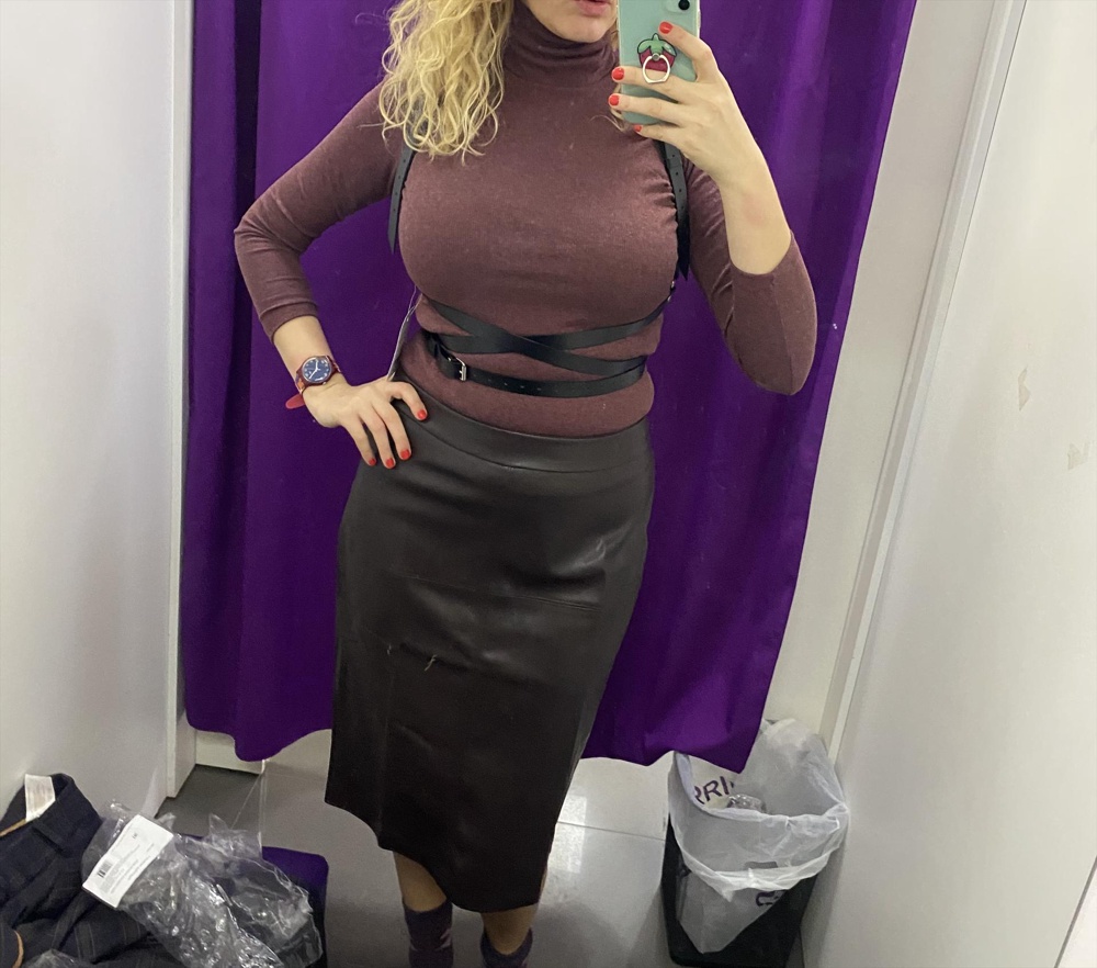 Очень довольна покупкой. Рост 179,  размер 48-50.  Мне нравится , как подчеркивает фигуру и держит осанку