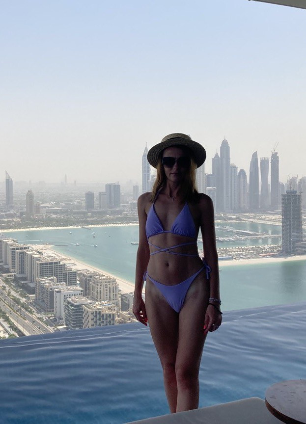 Прекрасный купальник. Заказывала и другой фирмы с хорошими отзывами, но выбрала этот. Он вне конкуренции.