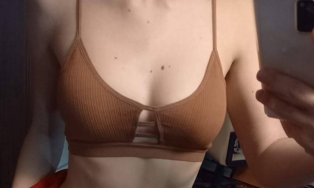 Жаль, что нет размера просто 40 😅 без размаха 40-44
Лямки длинноваты, по качеству, цвету претензий нет 