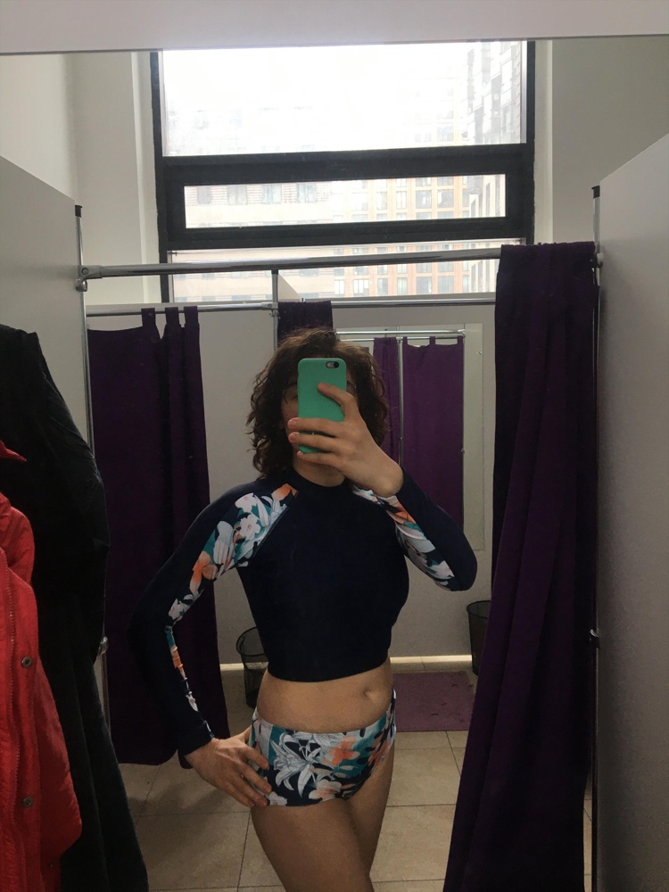 Наконец-то!!! Перемерила всякие модели и этот для меня был последним))) Я нашла купальник для своей фигуры (перевёрнутый треугольник). Хорошо сел, к качеству ткани претензий пока не имею, но пока не купалась в нем. Выбор нал на него, т.к. имею аллергию на солнце.