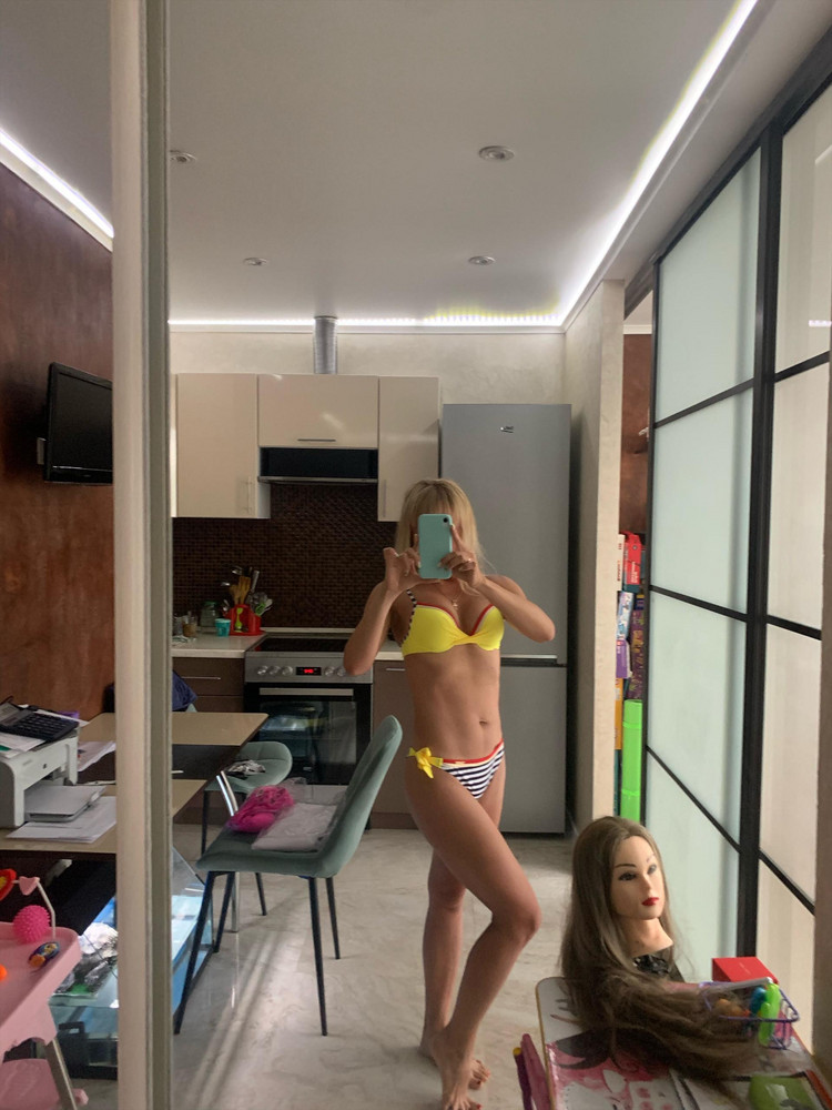 Все отлично, рекомендую. Грудь выглядит огонь в нем. Выбирала между xs и s. Взяла xs. В объёме прям конечно впритык, но ткань купальника быстро тянется от хлорки соли и т.д. Зато трусы идеально сели. У кого пропорционально низ и верх, то думаю будет размер в размер. 