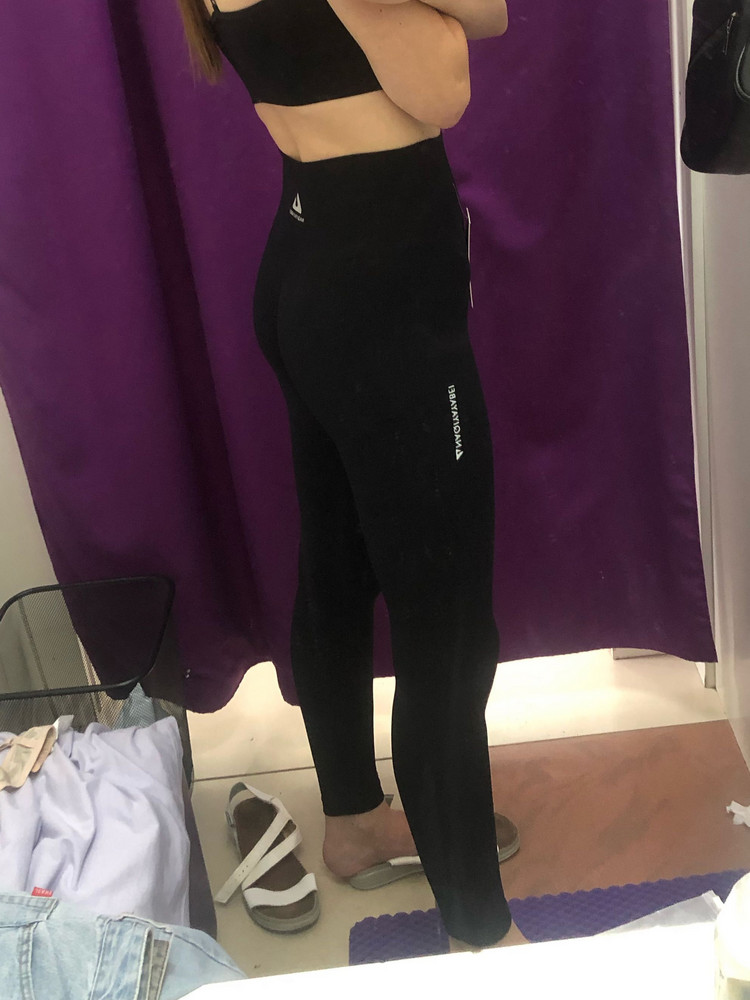 На талию 72/ бёдра 95 нормально, но резинка на талии сильно сдавливает(на фото видно). Надеюсь, постепенно подрастянется и будет комфортно. Насчет того, что они не просвечивают на попе - не уверена, если растягивать ткань пальцами - просвечивает, но в зале ещё не опробовала 