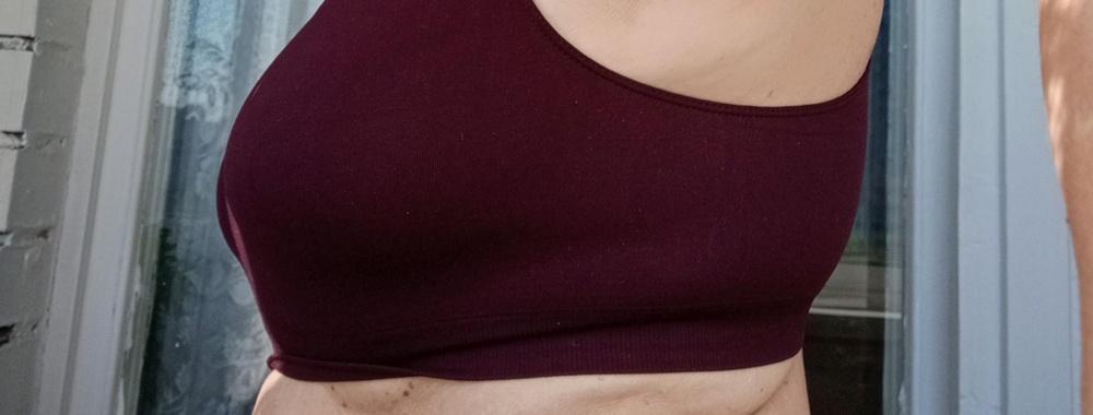 Очень тонкий...просто ,без всего..кусок ткани ,вырезали и обшили..и 500 рублей